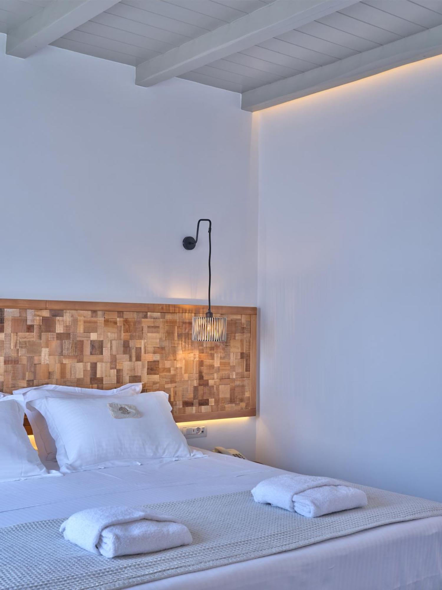 Parian Village - Adults Only מלון פארוס
